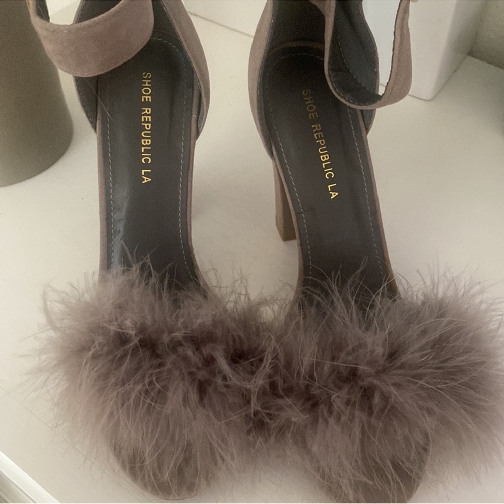 Elegant Gray block Heeled Sandals size 7.5 - Picture 2 of 6